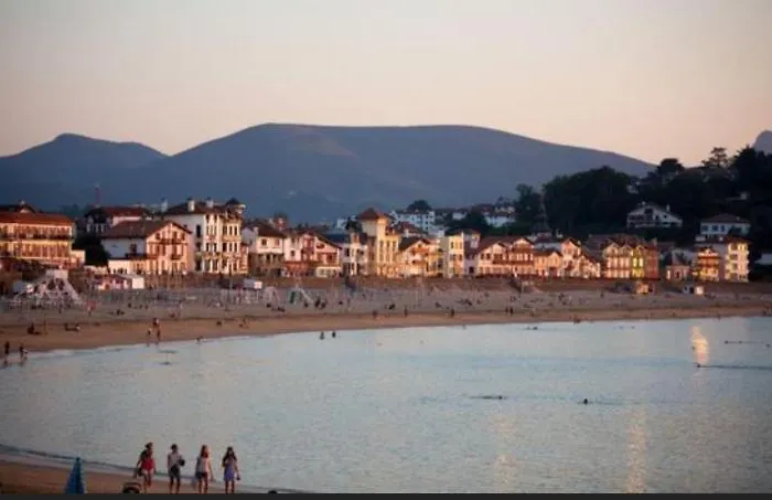 2 Pieces A 300m De La Grande - 2 A 5 Couchages