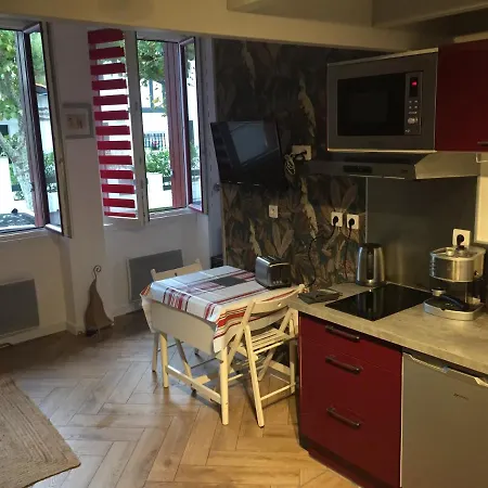 Apartment 2 Pieces A 300m De La Grande - 2 A 5 Couchages Saint-Jean-de-Luz