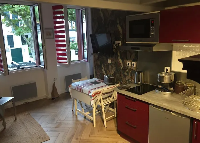 Apartment 2 Pieces A 300m De La Grande - 2 A 5 Couchages Saint-Jean-de-Luz